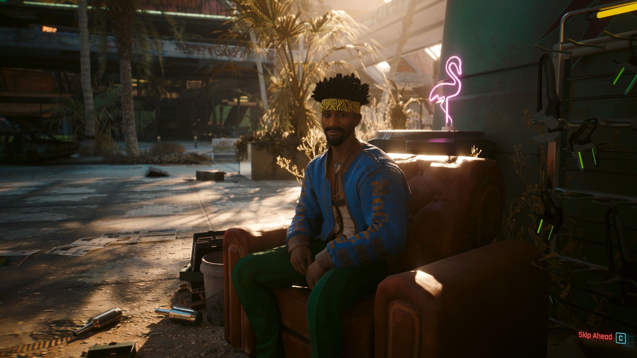 Ảnh chụp màn hình Cyberpunk 2077 Phantom Liberty cho thấy ai đó ngồi trên một chiếc ghế sô pha ngoài trời ở Dogtown