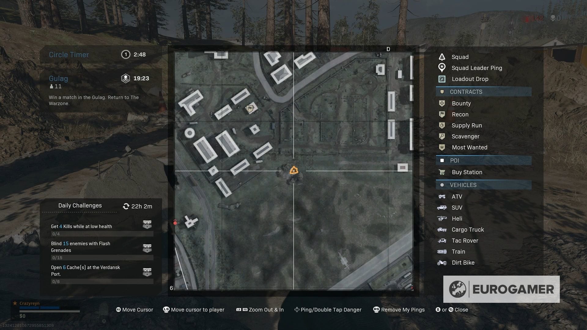 Cận cảnh khe nứt dẫn vào hầm WW2 gần Boneyard giữa khu rừng