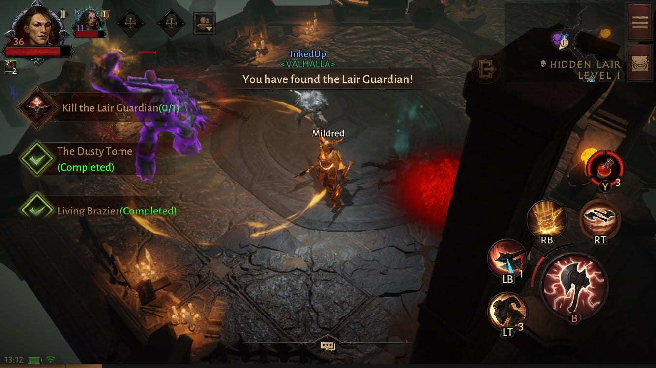 Chiến đấu với Lair Guardian trong một Hidden Lair Diablo Immortal