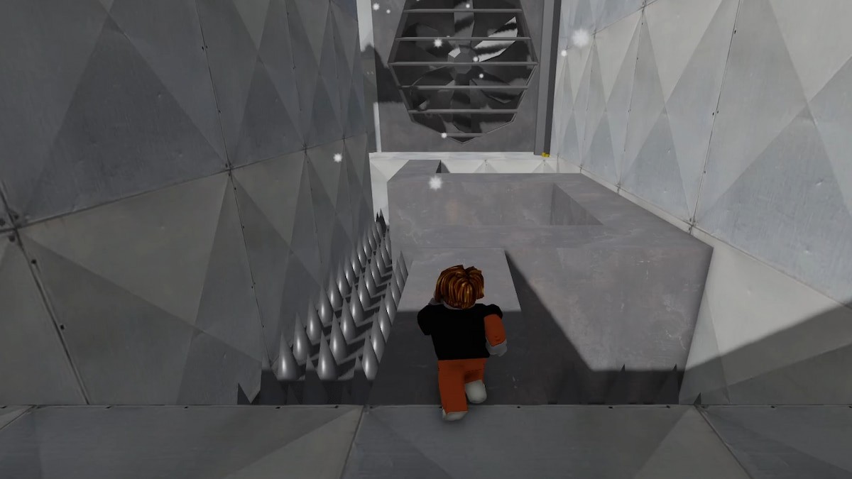 Đi qua lối đi hẹp có quạt thổi trong hệ thống thông gió Barry's Prison Run