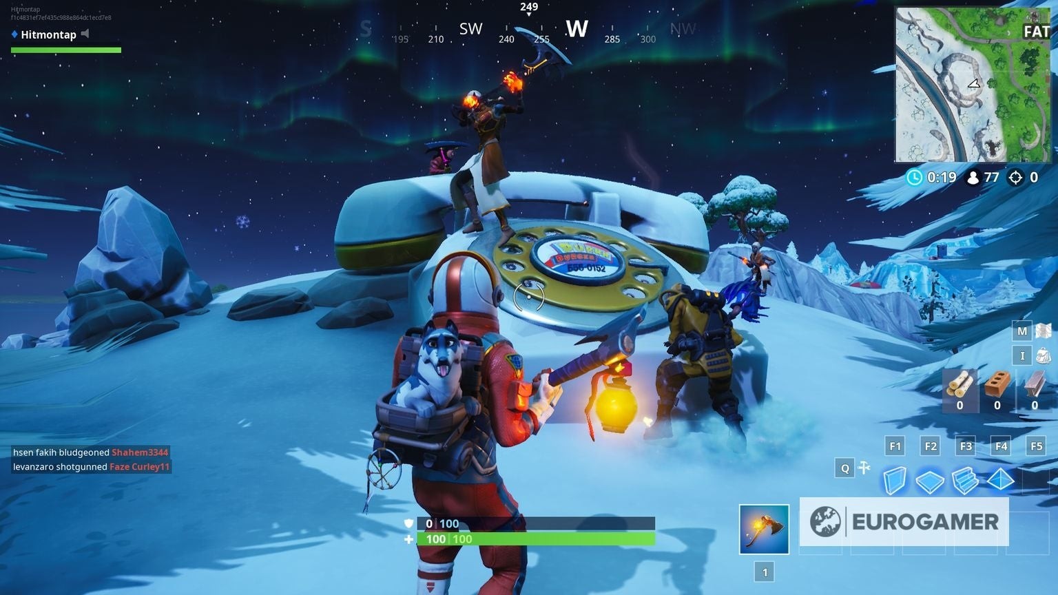 Điện thoại khổng lồ màu đỏ trong Fortnite đặt trên tuyết