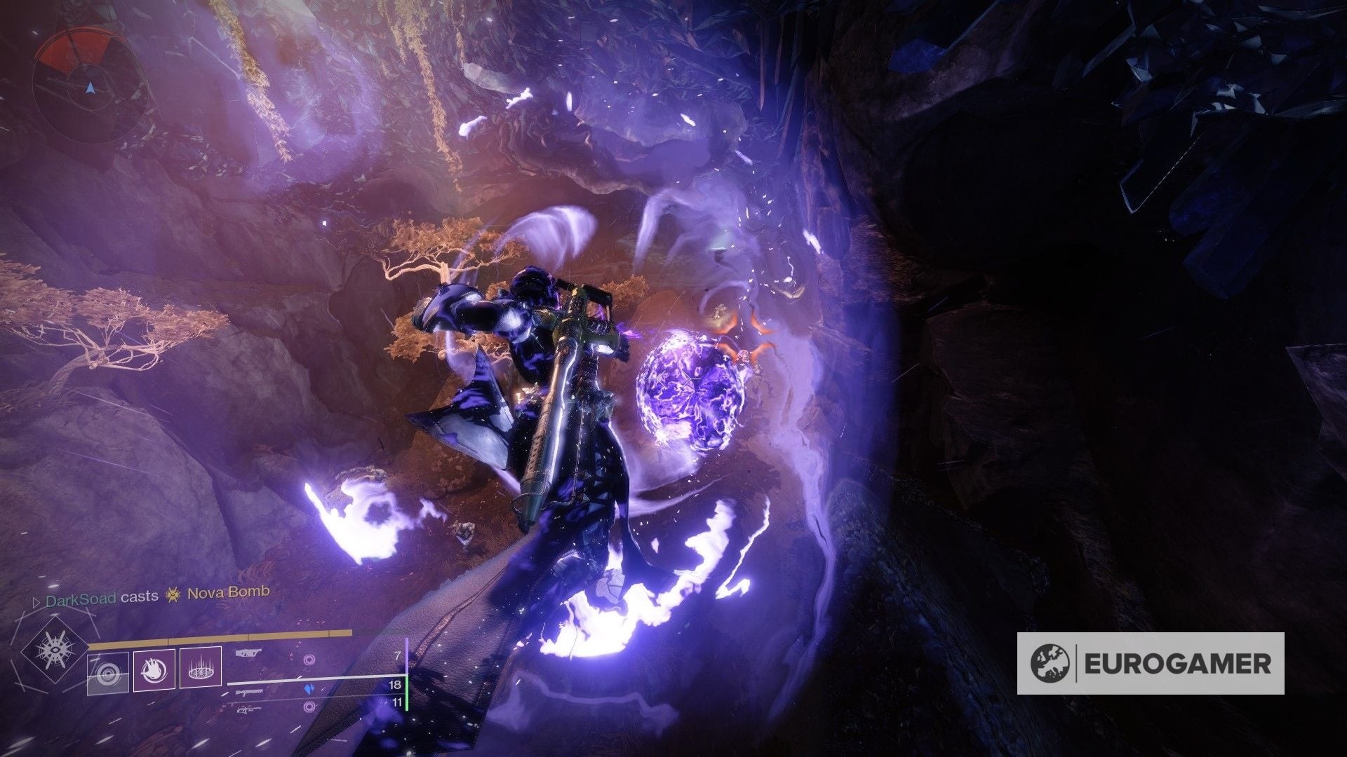 Hiệp sĩ Destiny 2 đứng trong khu vực tuyết rơi của sự kiện The Dawning