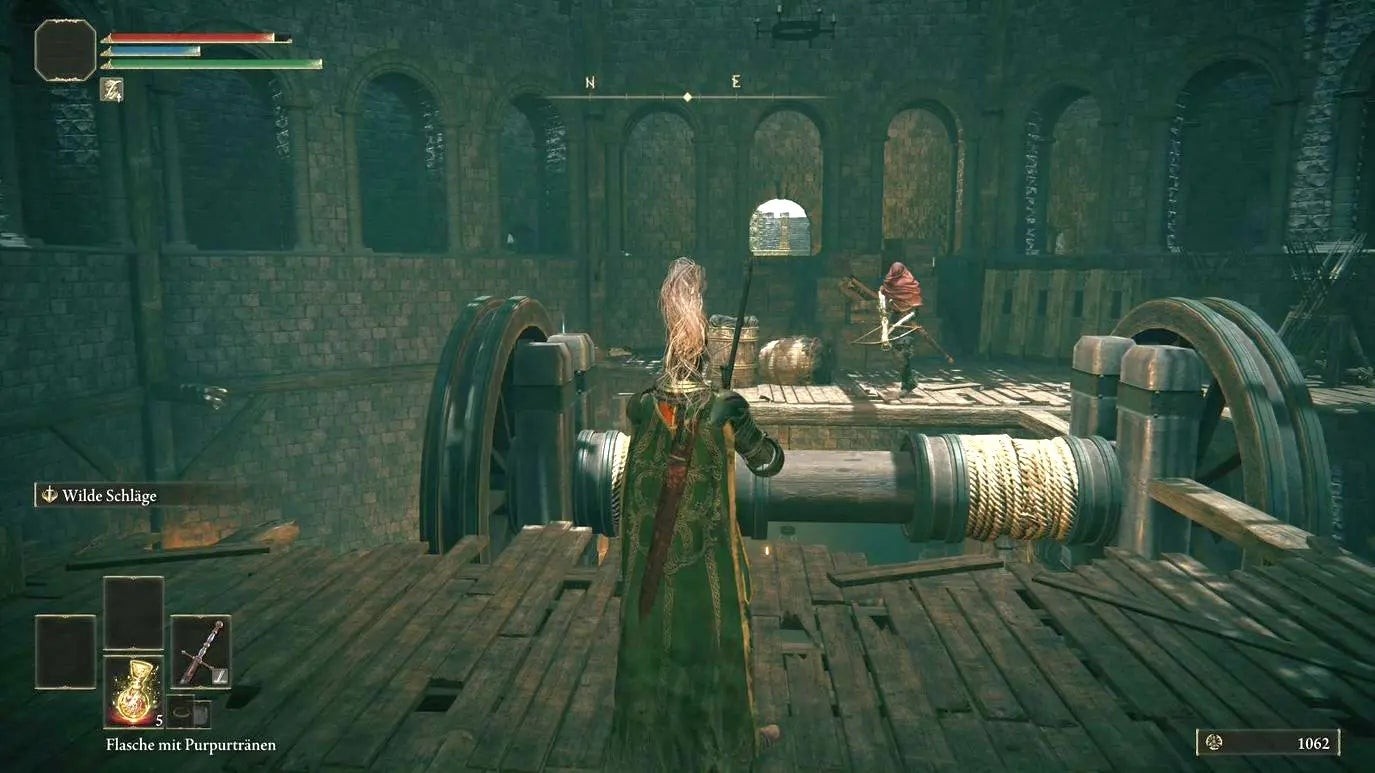 Hiệp sĩ đứng trước cơ chế thang máy bên trong Lâu đài Stormveil, Elden Ring