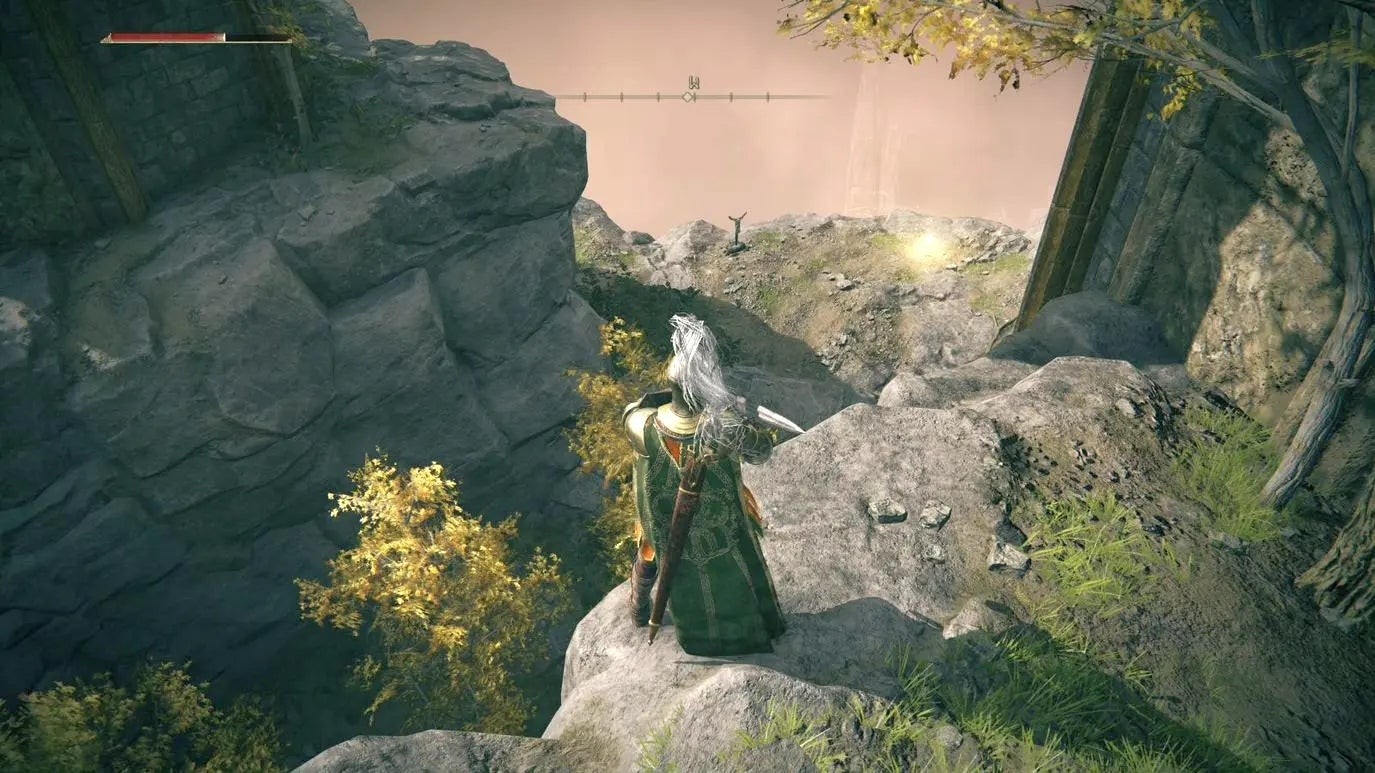 Hiệp sĩ nhìn xuống vách đá về phía Điểm Ân Sủng bên ngoài Lâu đài Stormveil, Elden Ring