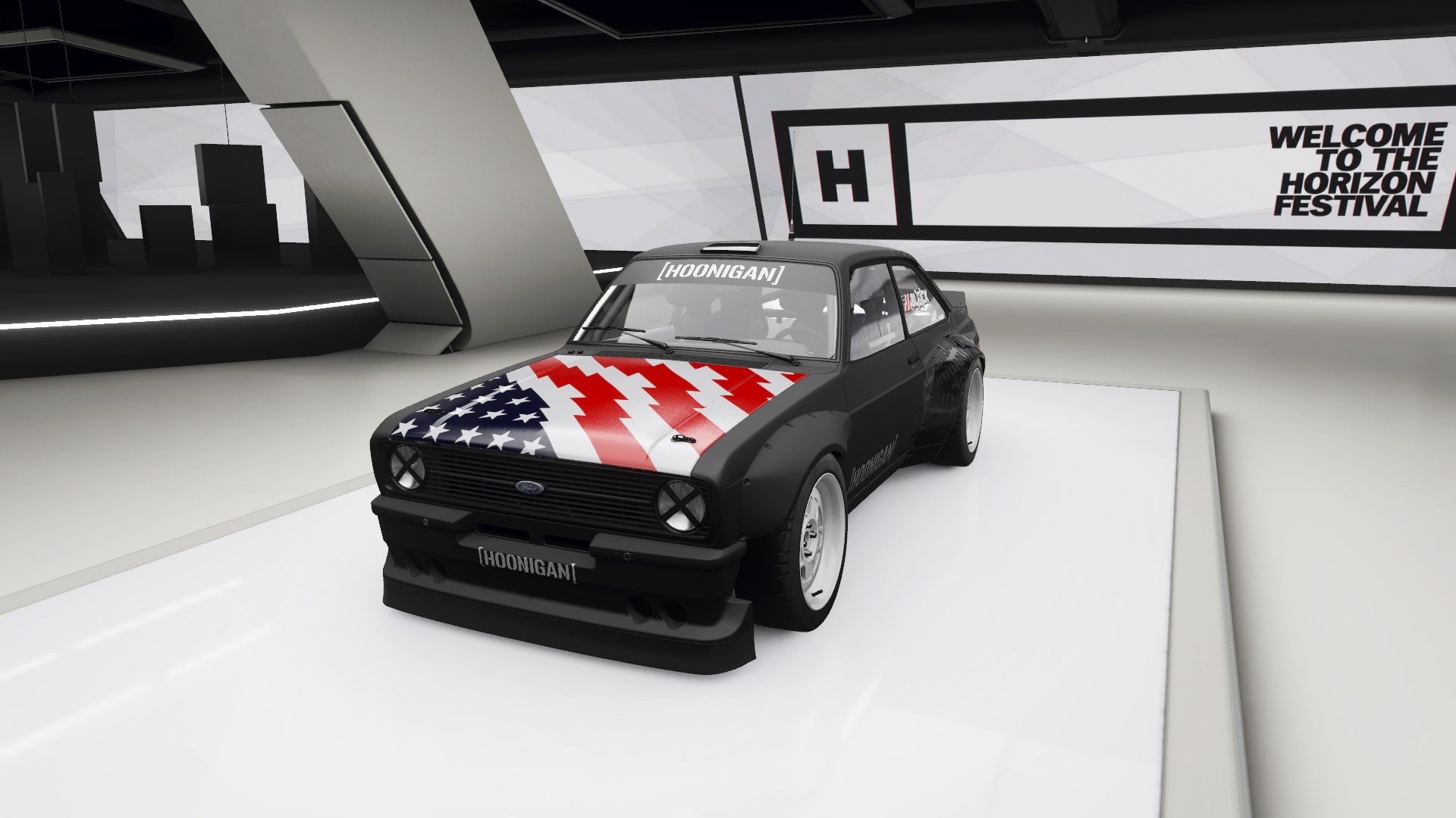 Hoonigan Ford Escort RS1800 1978 đang thực hiện cú drift trên đường nhựa Forza Horizon 4