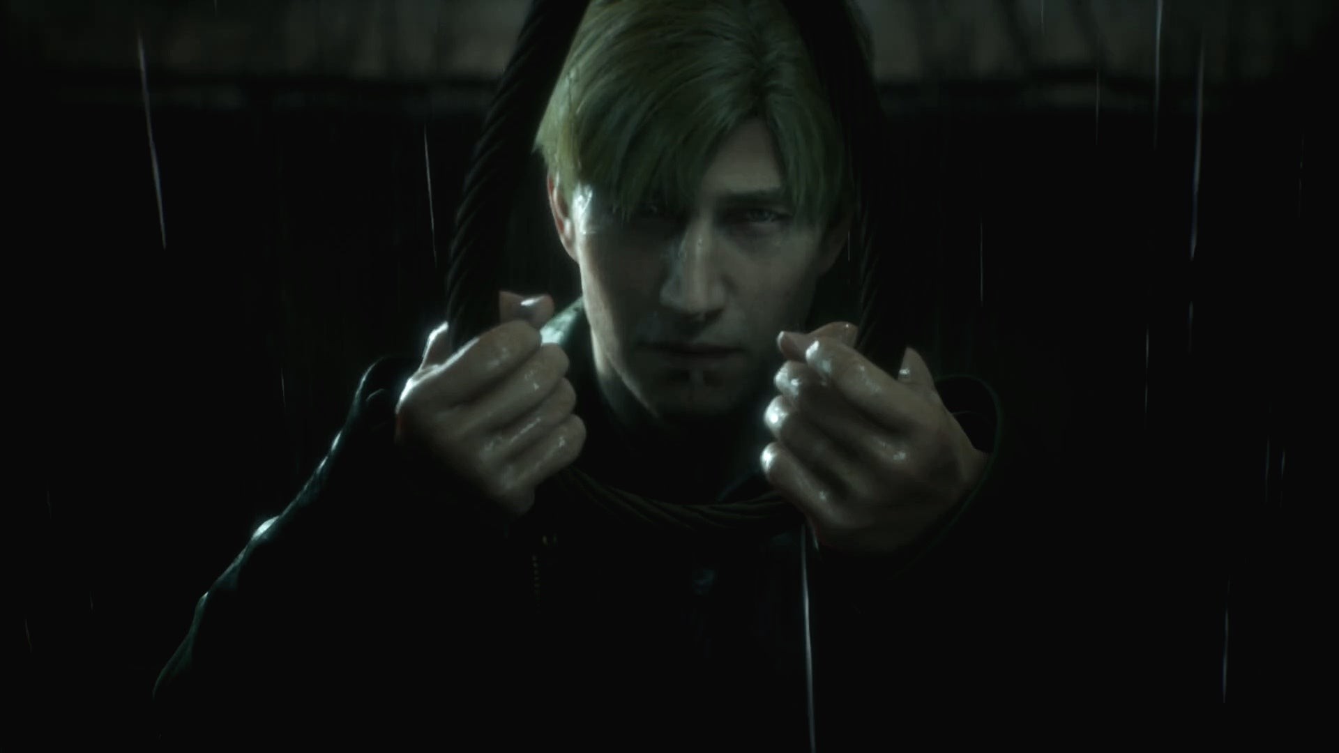 James cầm dây thòng lọng trong mưa trong Silent Hill 2
