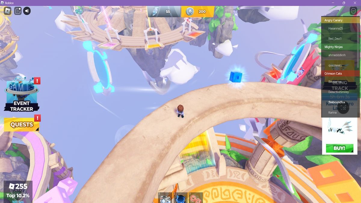 Khối logo Roblox thứ tám màu xanh dương trên vòm cung phía trên cây cầu dẫn vào căn cứ Giant Feet