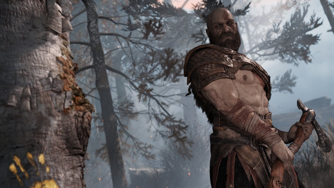 Kratos cầm rìu chuẩn bị chặt cây trong đoạn cắt cảnh mở đầu God of War reboot 2018