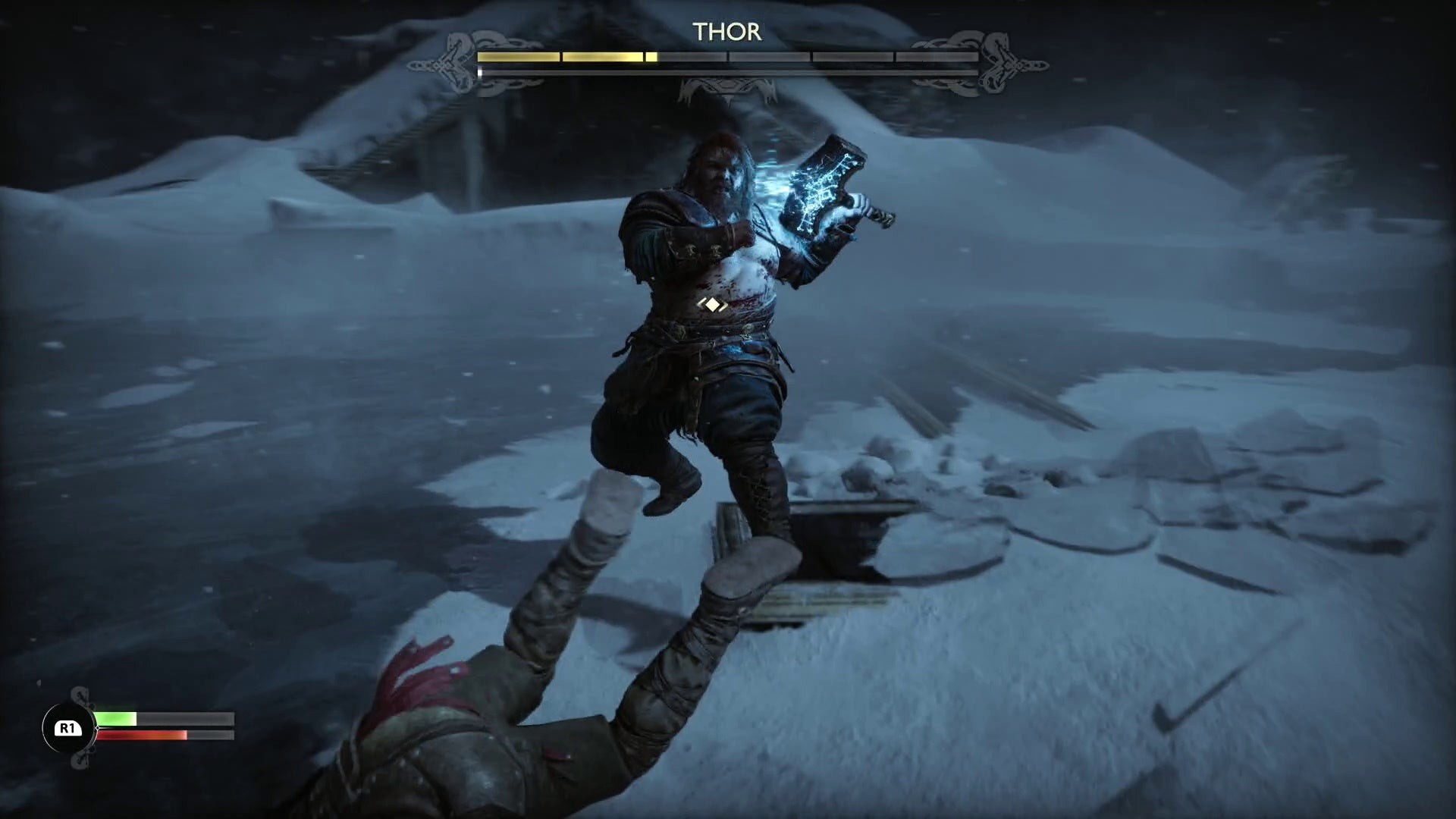 Kratos chặn đòn tấn công bằng búa sét của Thor trong giai đoạn 2