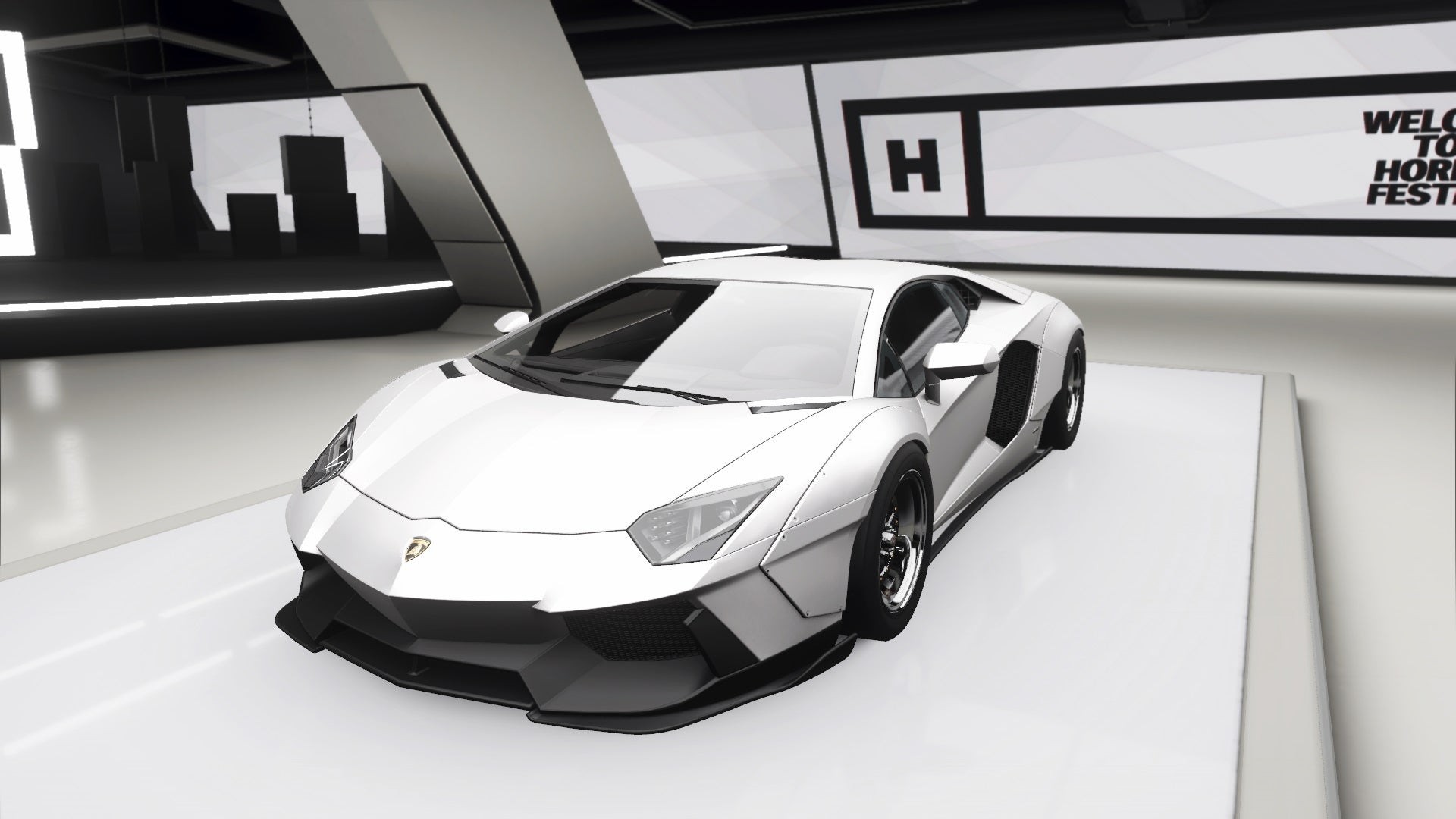 Lamborghini Aventador LP700-4 Forza Edition màu vàng đang chuẩn bị đua drag trong Forza Horizon 4