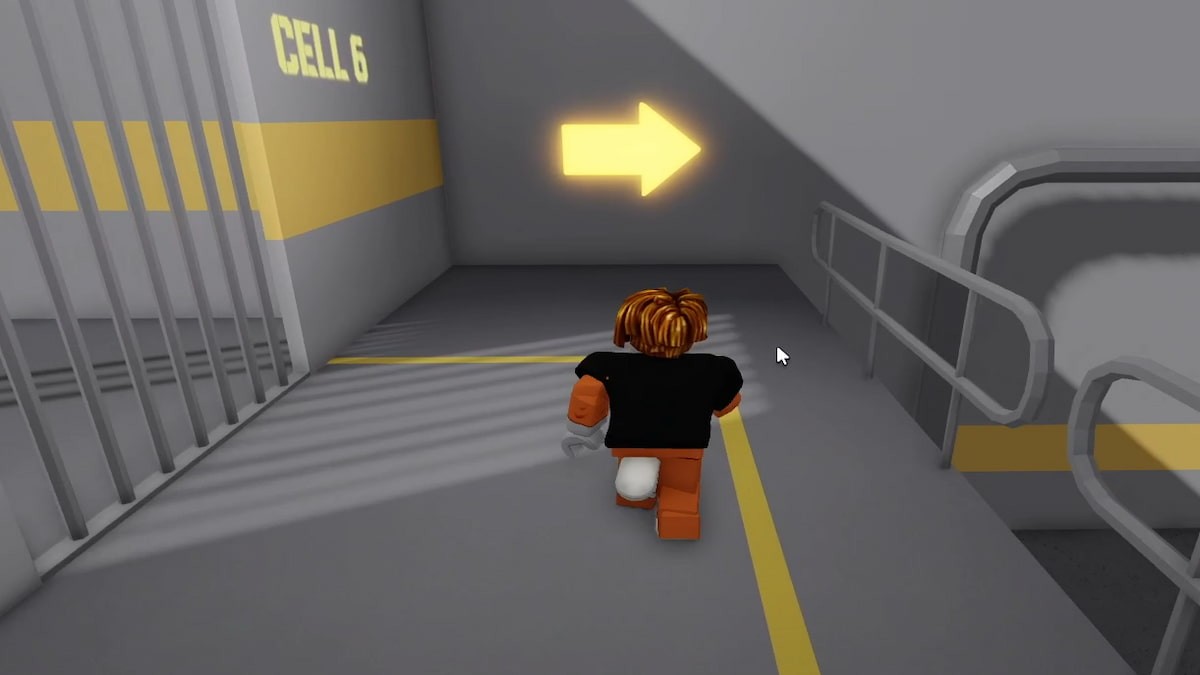 Leo lên đường ống để vào lỗ thông hơi ở tầng trên nhà tù Barry's Prison Run
