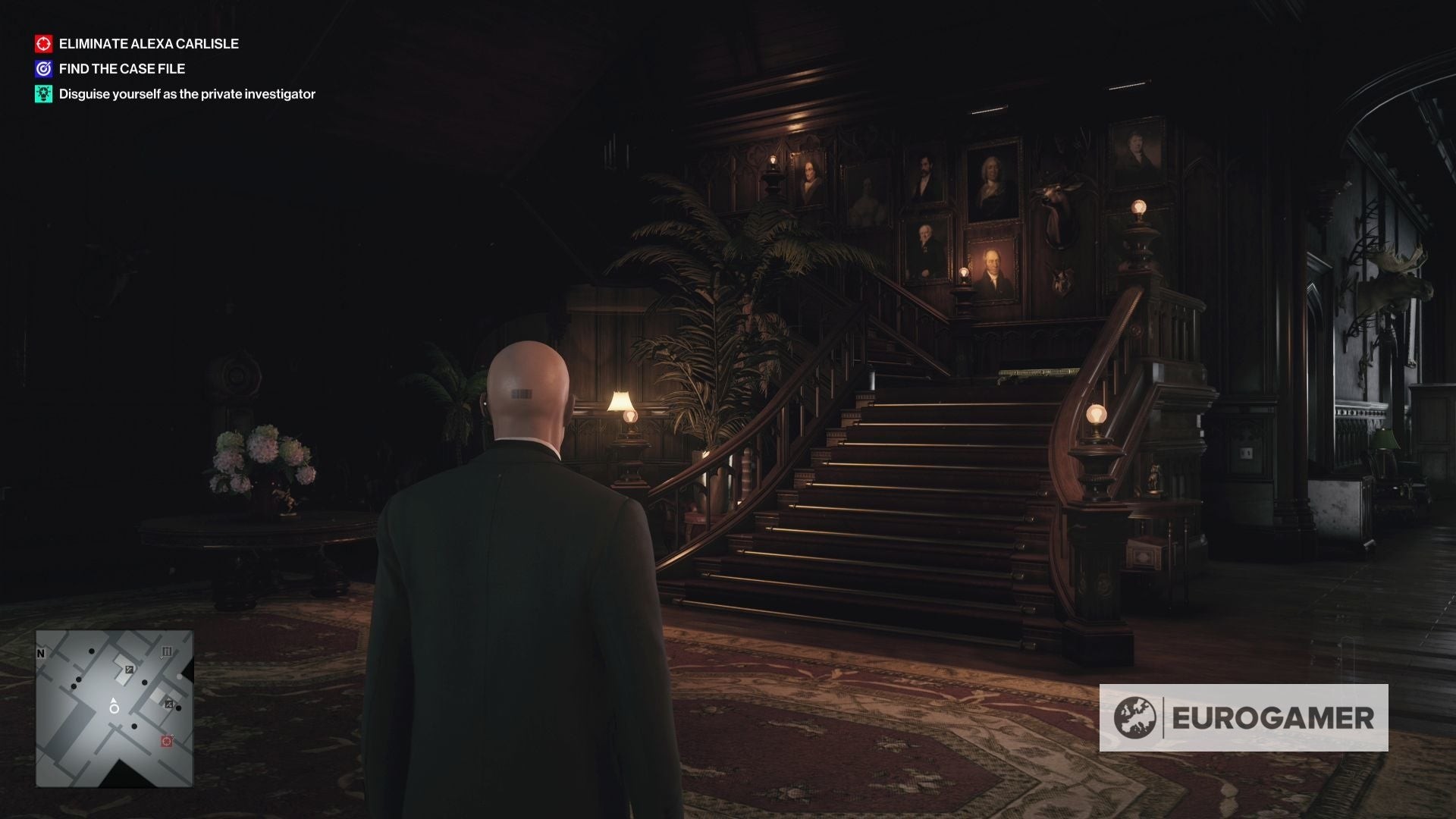 Lối cầu thang dẫn lên tầng trên dinh thự Carlisle trong Hitman 3 Dartmoor
