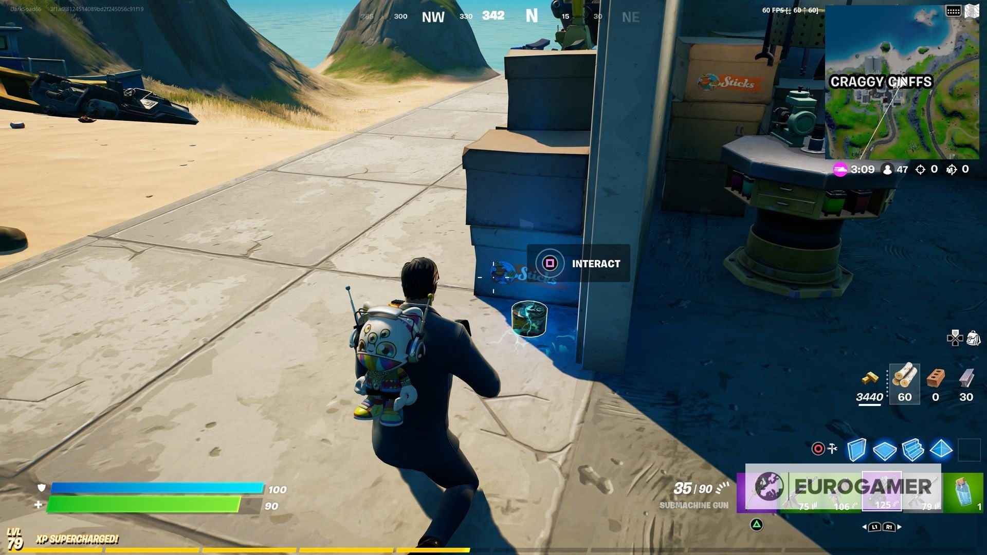 Lon thức ăn mèo Fortnite thứ hai cạnh cửa nhà kho phía đông Craggy Cliffs