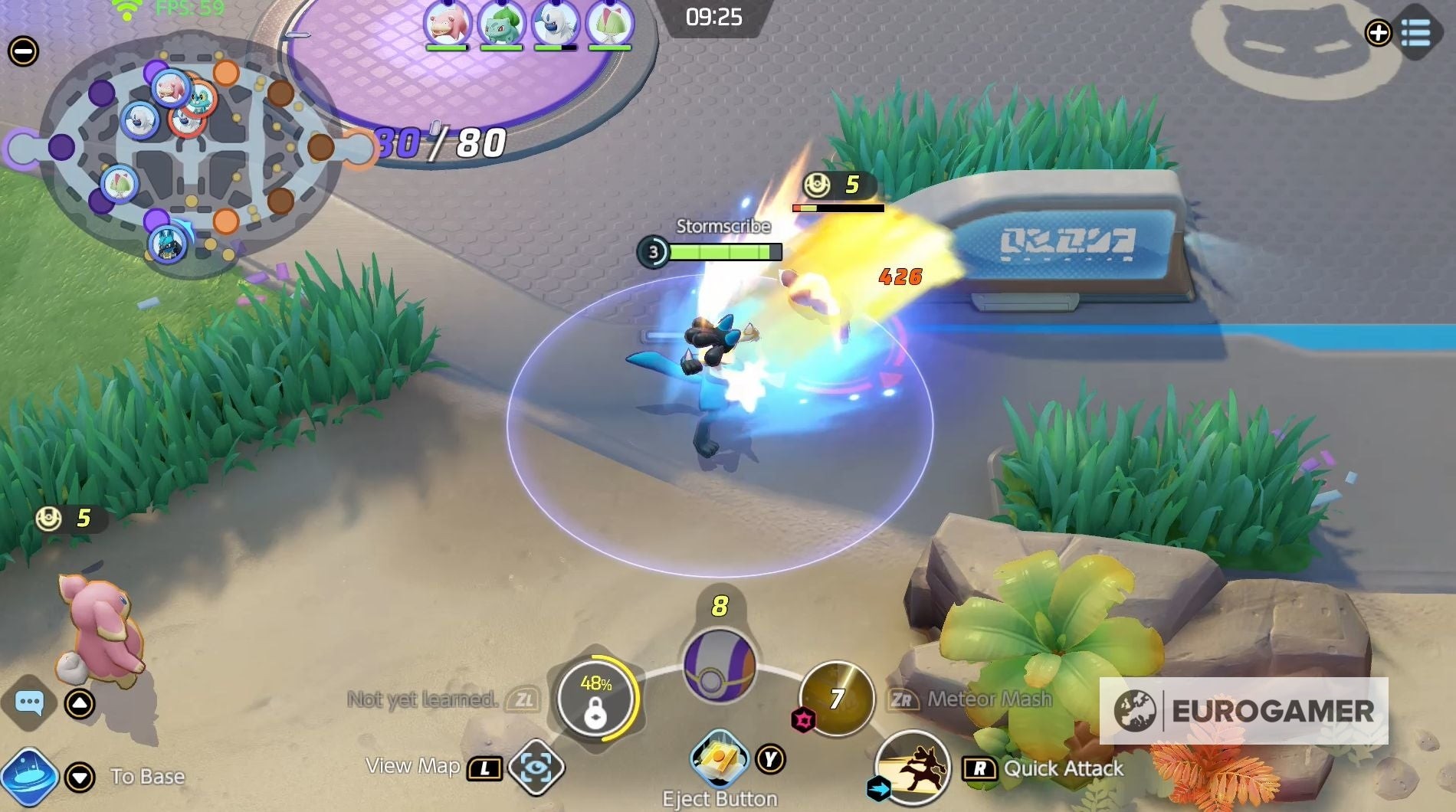 Lucario chuẩn bị tung chiêu trong trận đấu Pokémon Unite