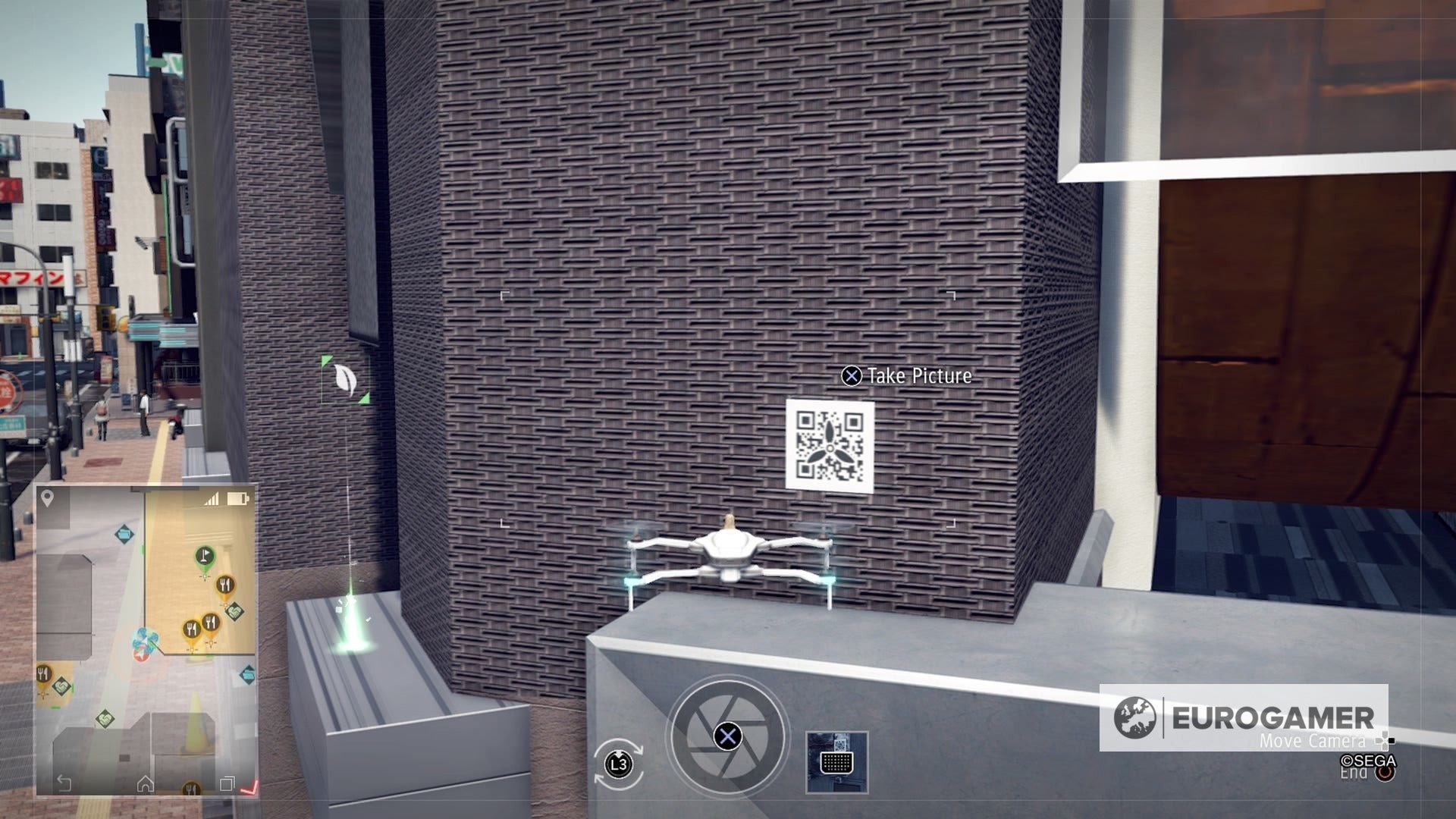 Mã QR Propeller 10 phía trên lối vào Kamuto Theater