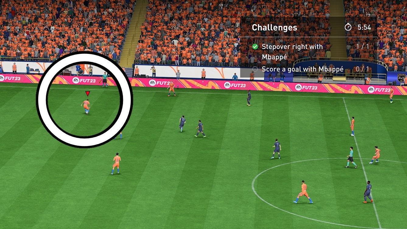 Mẹo thực hiện Stepover: Di chuyển Mbappé sang phần sân trống trong FIFA 23