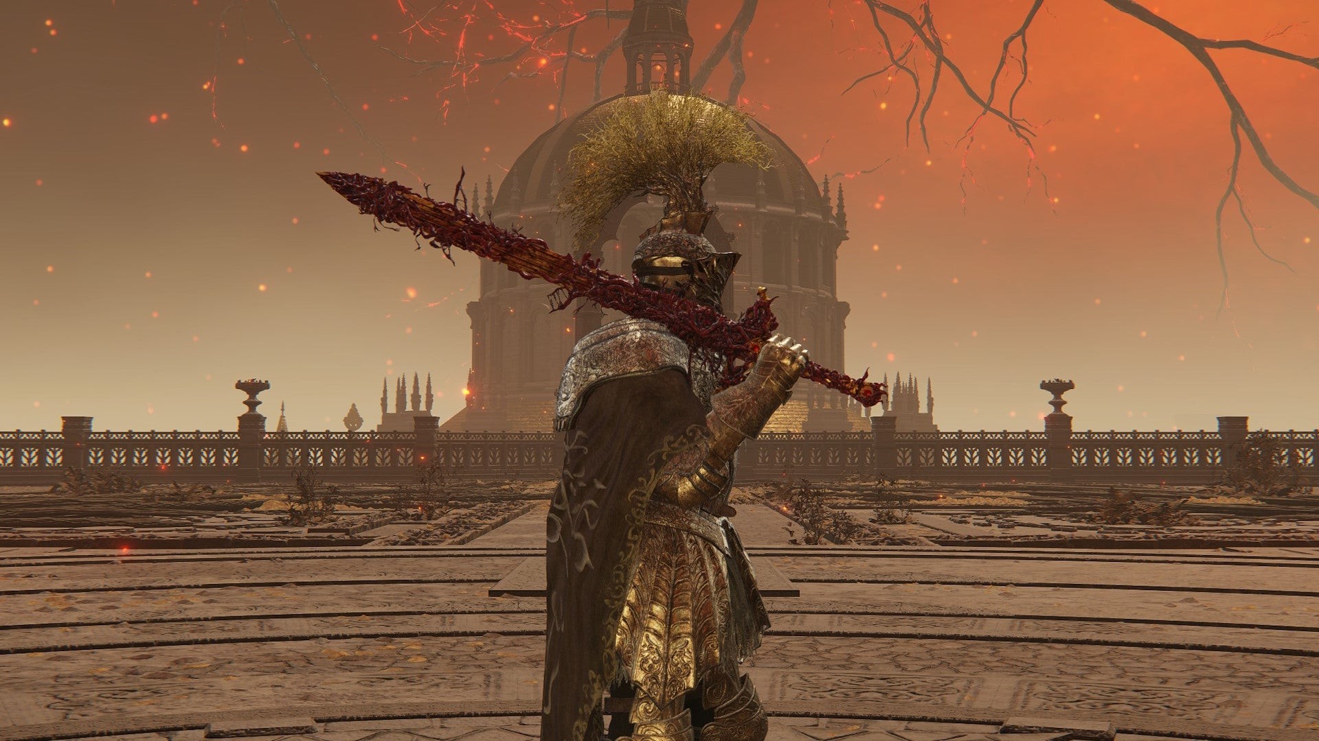 Một chiến binh cầm thanh kiếm Blasphemous Blade trong Elden Ring