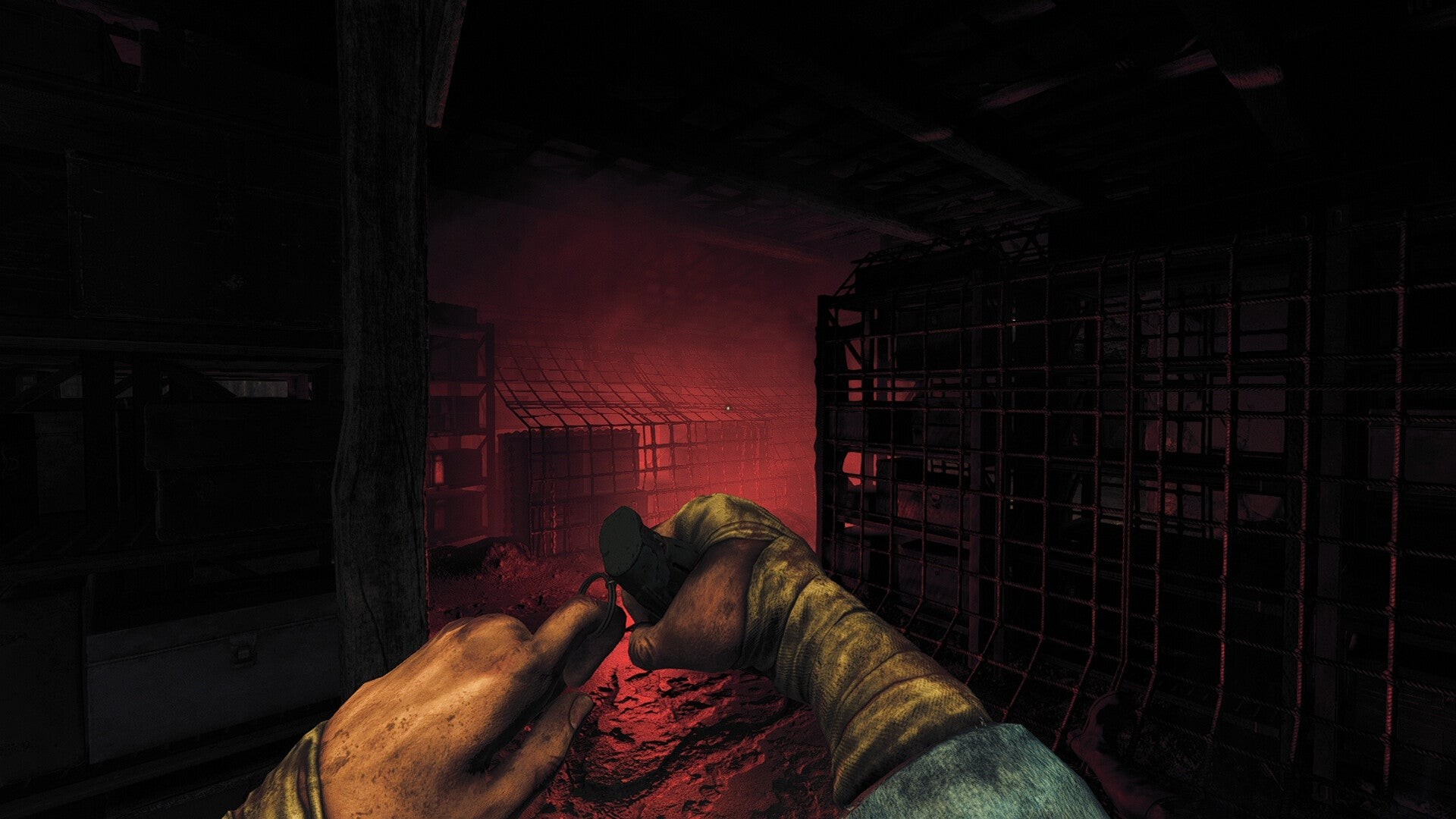 Người chơi chuẩn bị ném lựu đạn trong Amnesia: The Bunker