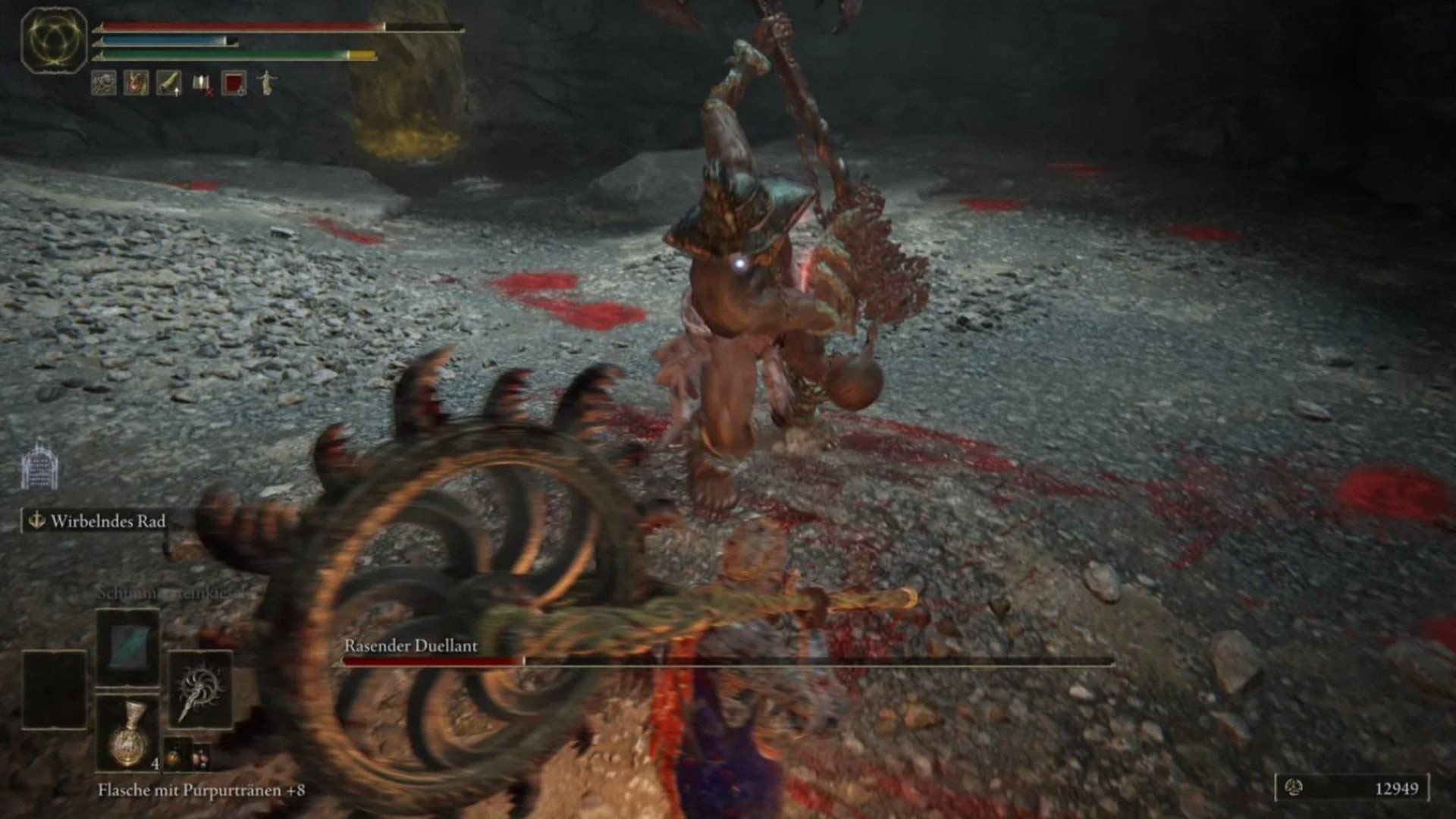 Người chơi Elden Ring tấn công boss Frenzied Duelist trong hang động
