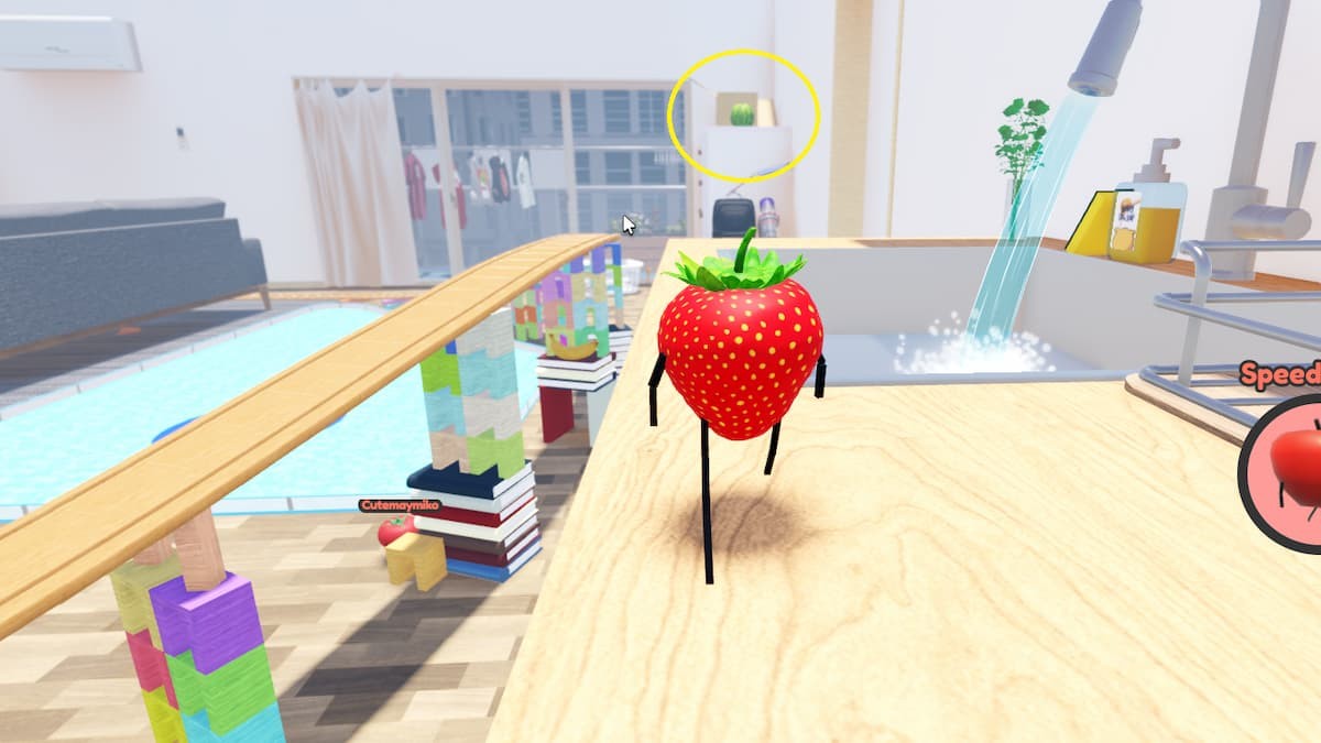Người chơi tìm thấy quả dưa hấu Watermelon trên nóc tủ trắng Secret Staycation