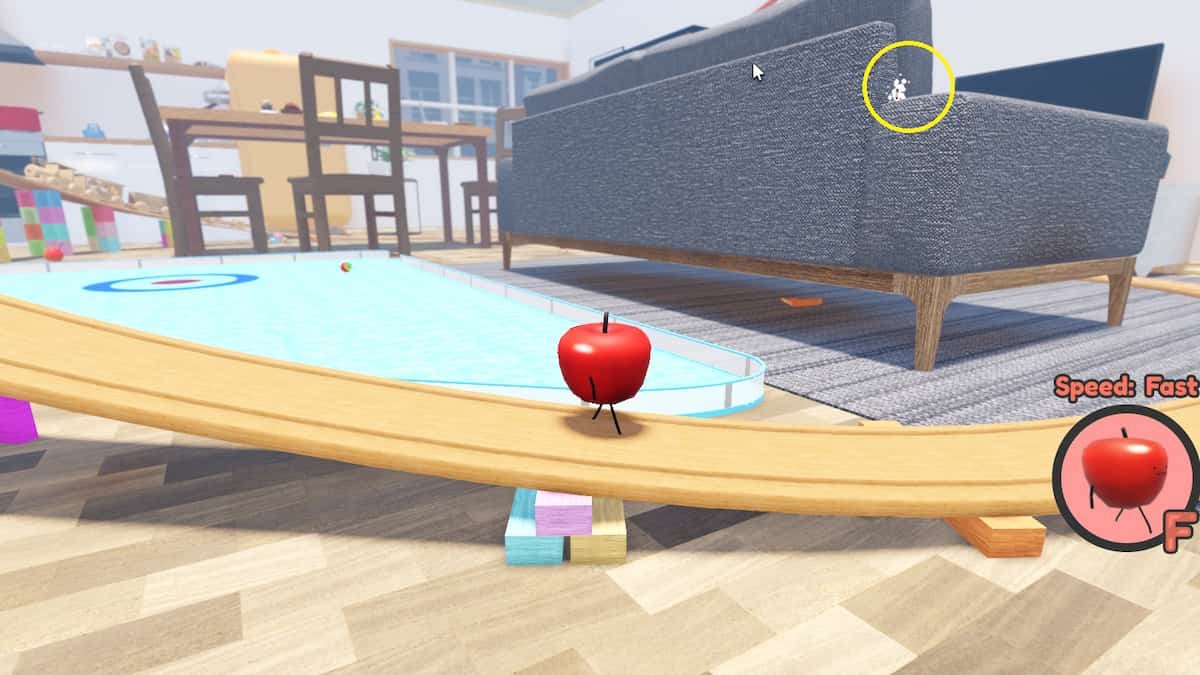 Người chơi tìm thấy quả ớt Chilli Pepper trên mép ghế sofa Secret Staycation
