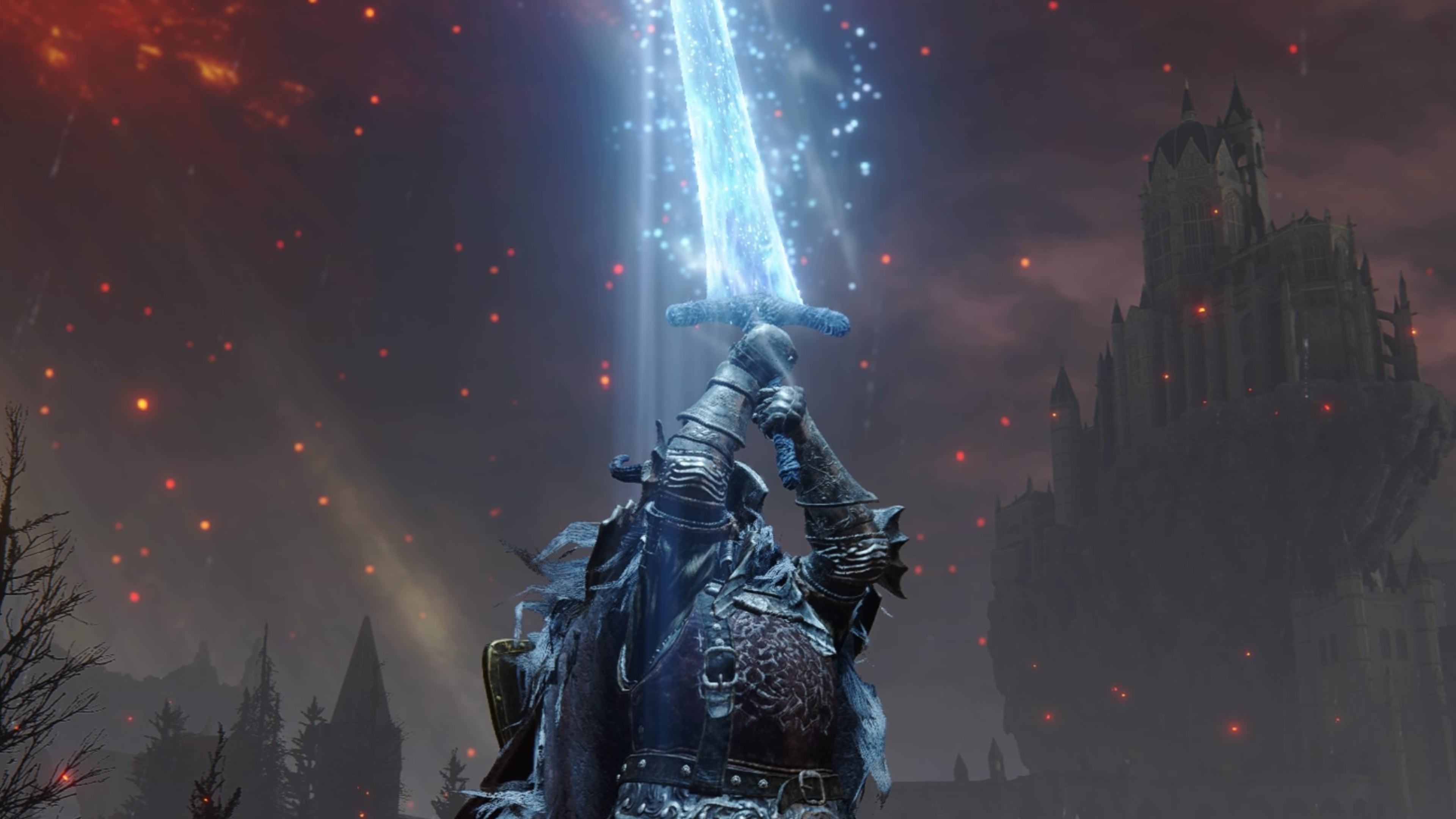Nhân vật cầm thanh kiếm Dark Moon Greatsword phát sáng với phép thuật trong Elden Ring