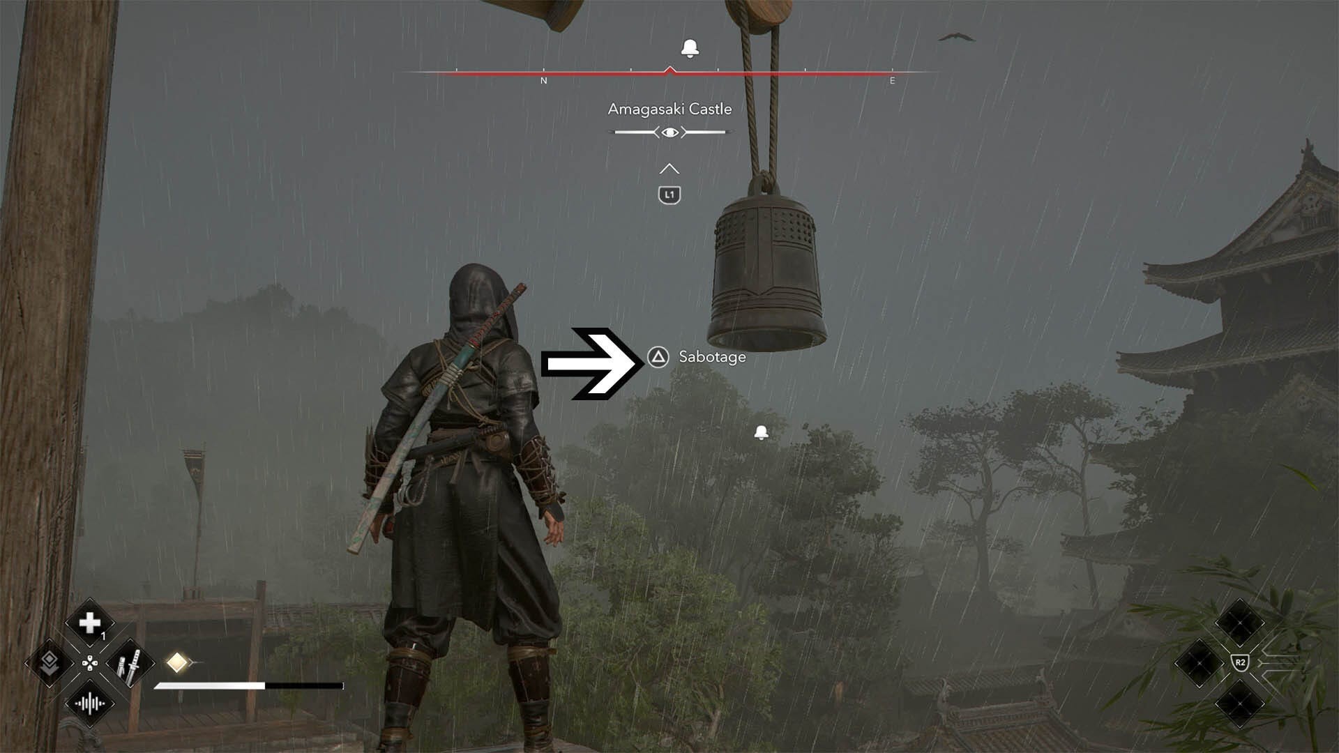 Nhân vật đang phá hoại chuông báo động trên đỉnh tháp tại Lâu đài Amagasaki, Assassin's Creed Shadows