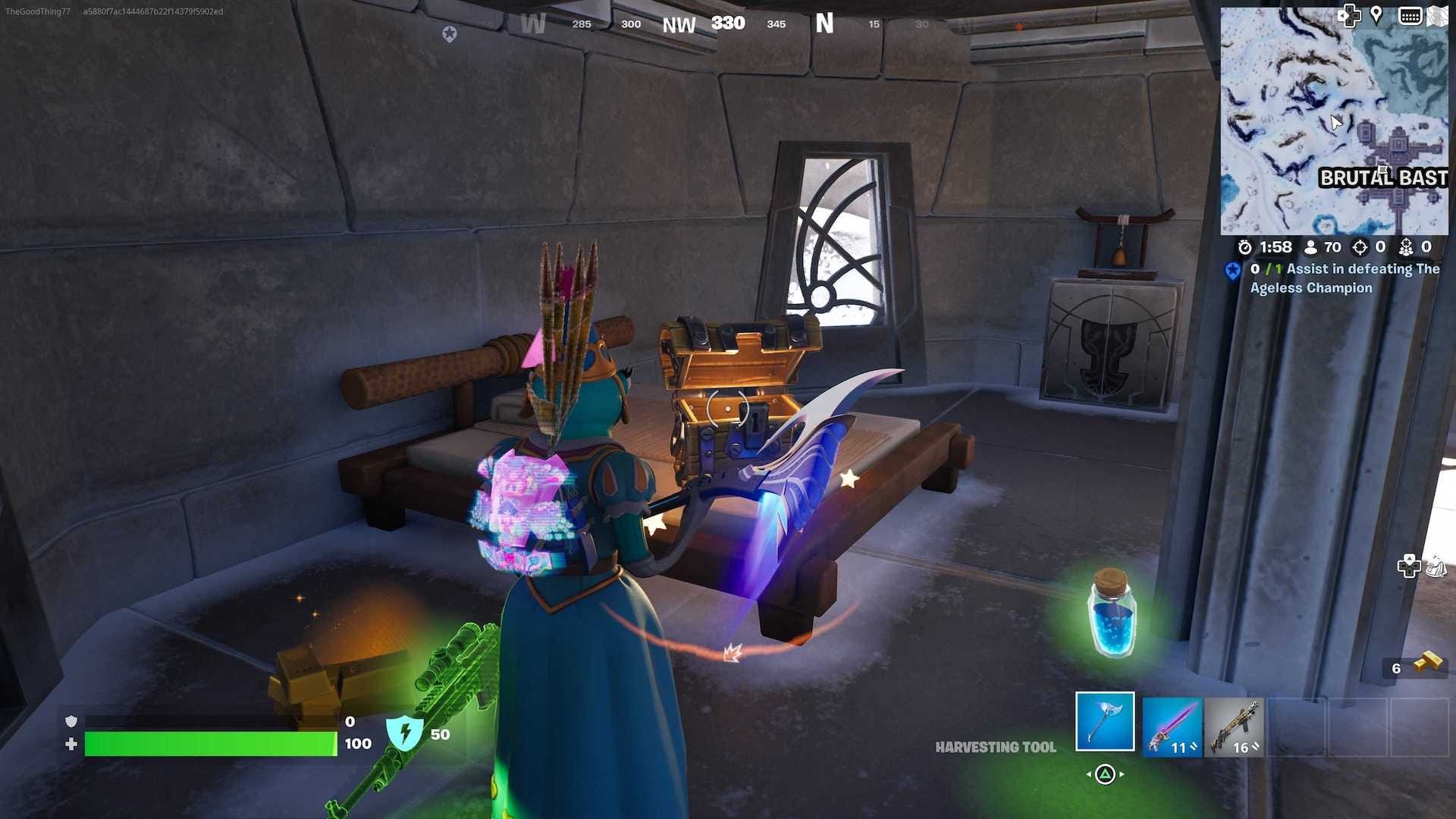 Nhân vật Fortnite mở hòm đồ nhận XP trong trận đấu Battle Royale