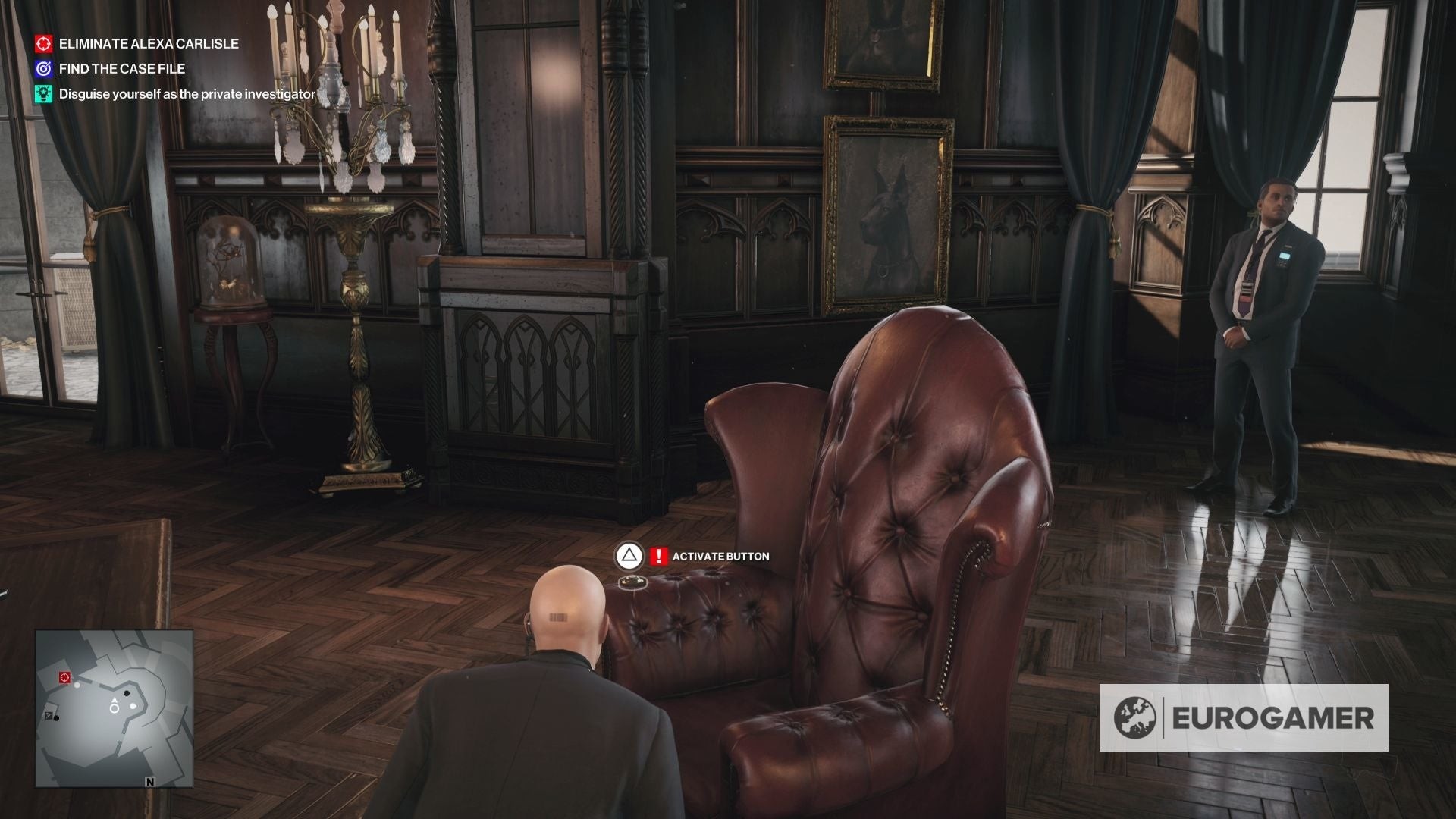 Nút bấm bí mật trên ghế của Alexa Carlisle để mở lối vào két sắt Hitman 3