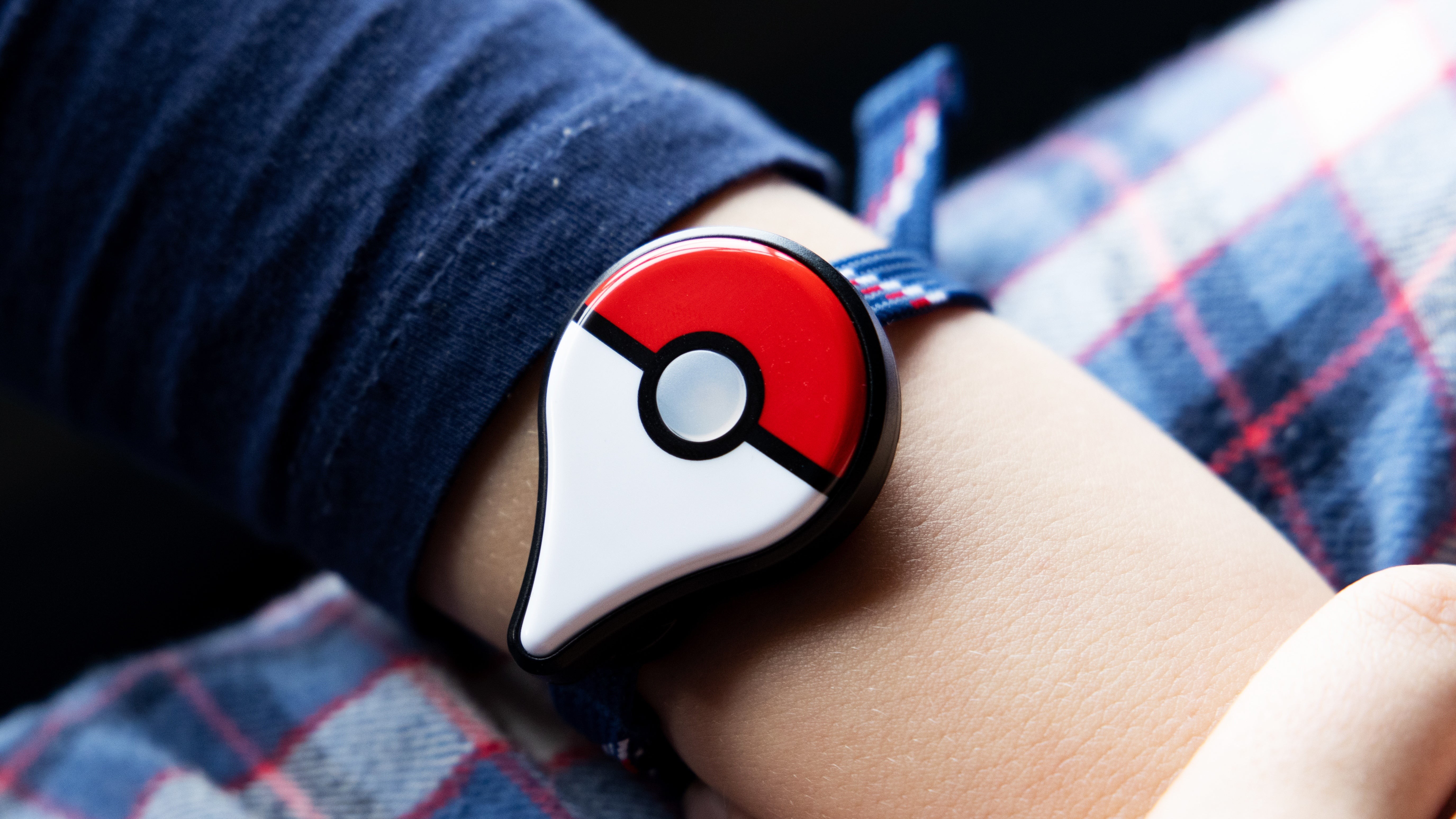Phụ kiện Pokémon Go Plus giúp bắt Pokémon và quay PokéStop không cần mở điện thoại