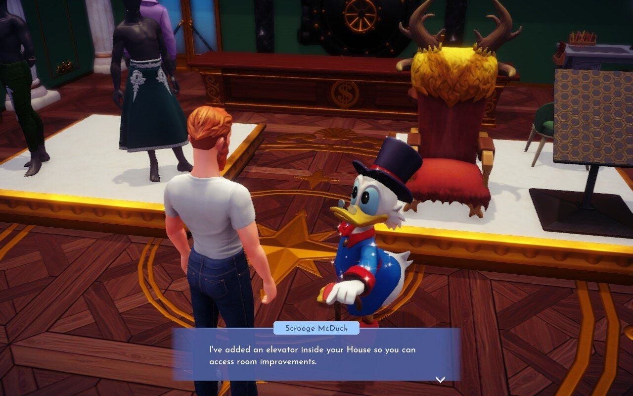 Scrooge McDuck đứng cạnh thang máy mới lắp đặt trong nhà người chơi ở Disney Dreamlight Valley