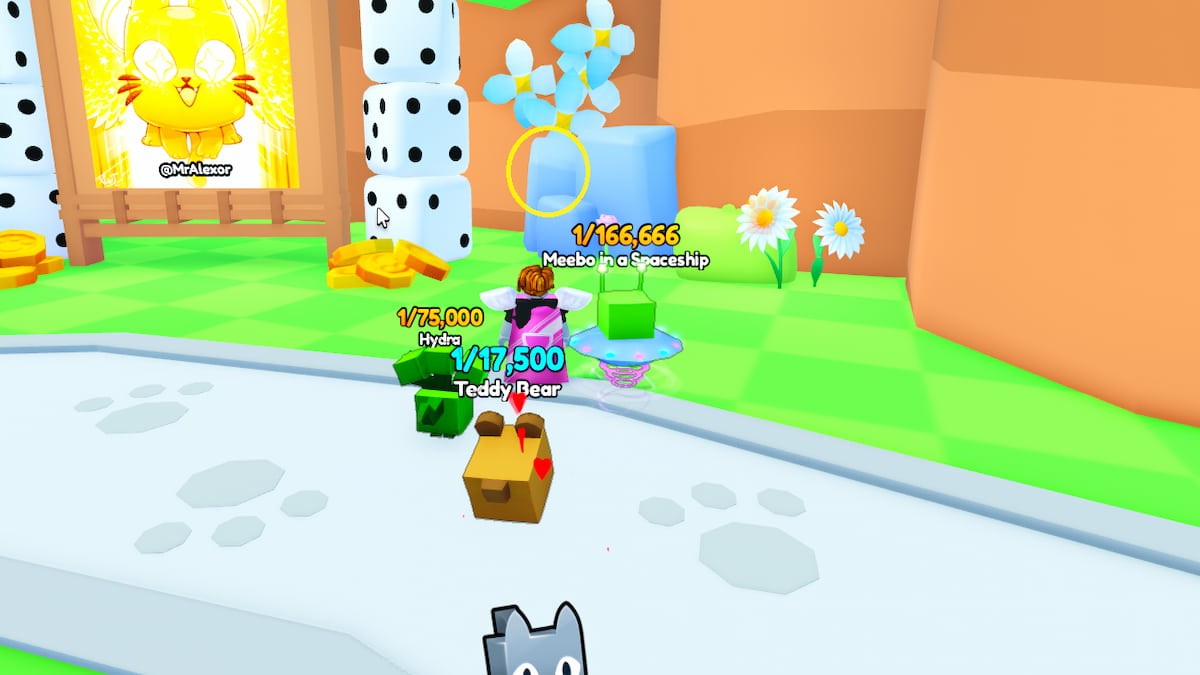 Shiny Relic thứ 36 sau những viên đá xanh cạnh bông hoa cúc trong Trading Plaza PETS GO