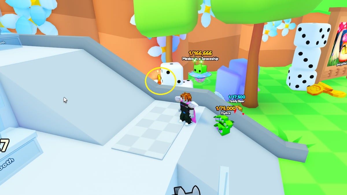 Shiny Relic thứ 39 bên phải gian hàng Trading Plaza sau viên xúc xắc PETS GO