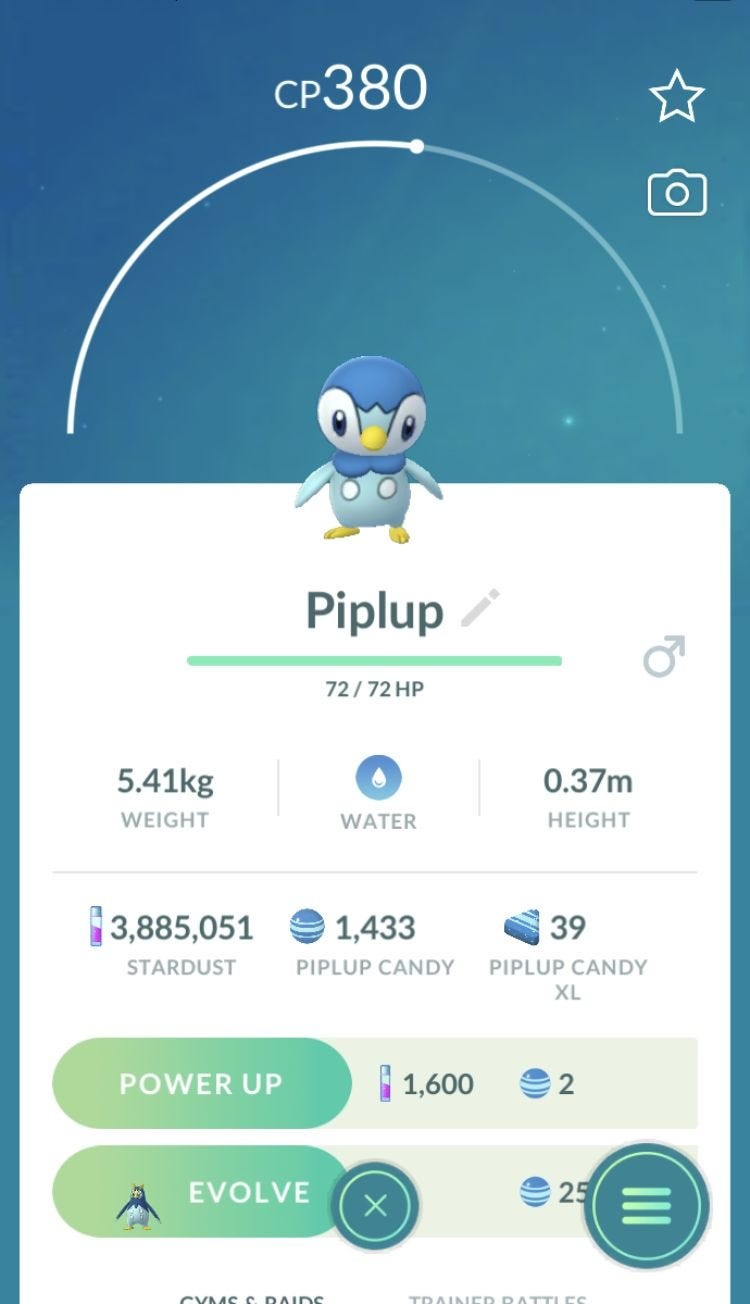 So sánh Piplup thường và Piplup shiny trong Pokémon Go với màu xanh nhạt đặc trưng