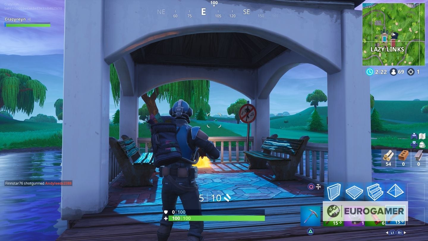 Toàn cảnh vọng lâu chứa biển báo cấm nhảy ở Lazy Links, Fortnite