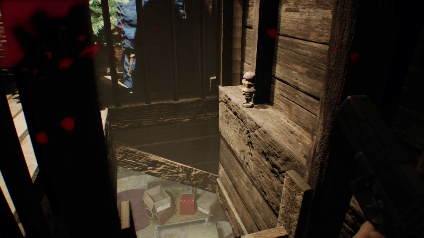 Tượng Mr Everywhere RE7 trên Gác Mái Main House