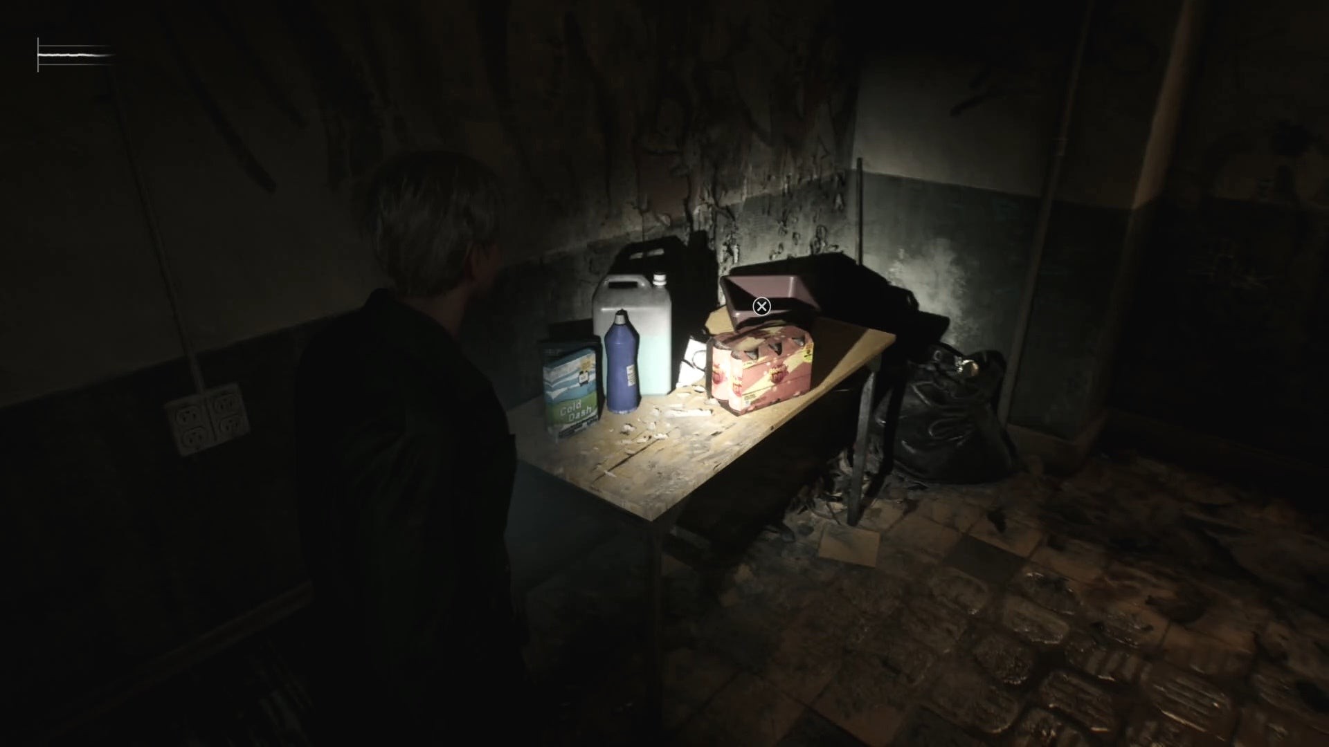 Vật phẩm Nước ép đóng hộp (Canned Juice) trên bàn trong phòng giặt là Silent Hill 2